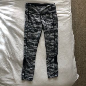 Lulu lemon black and white leggings